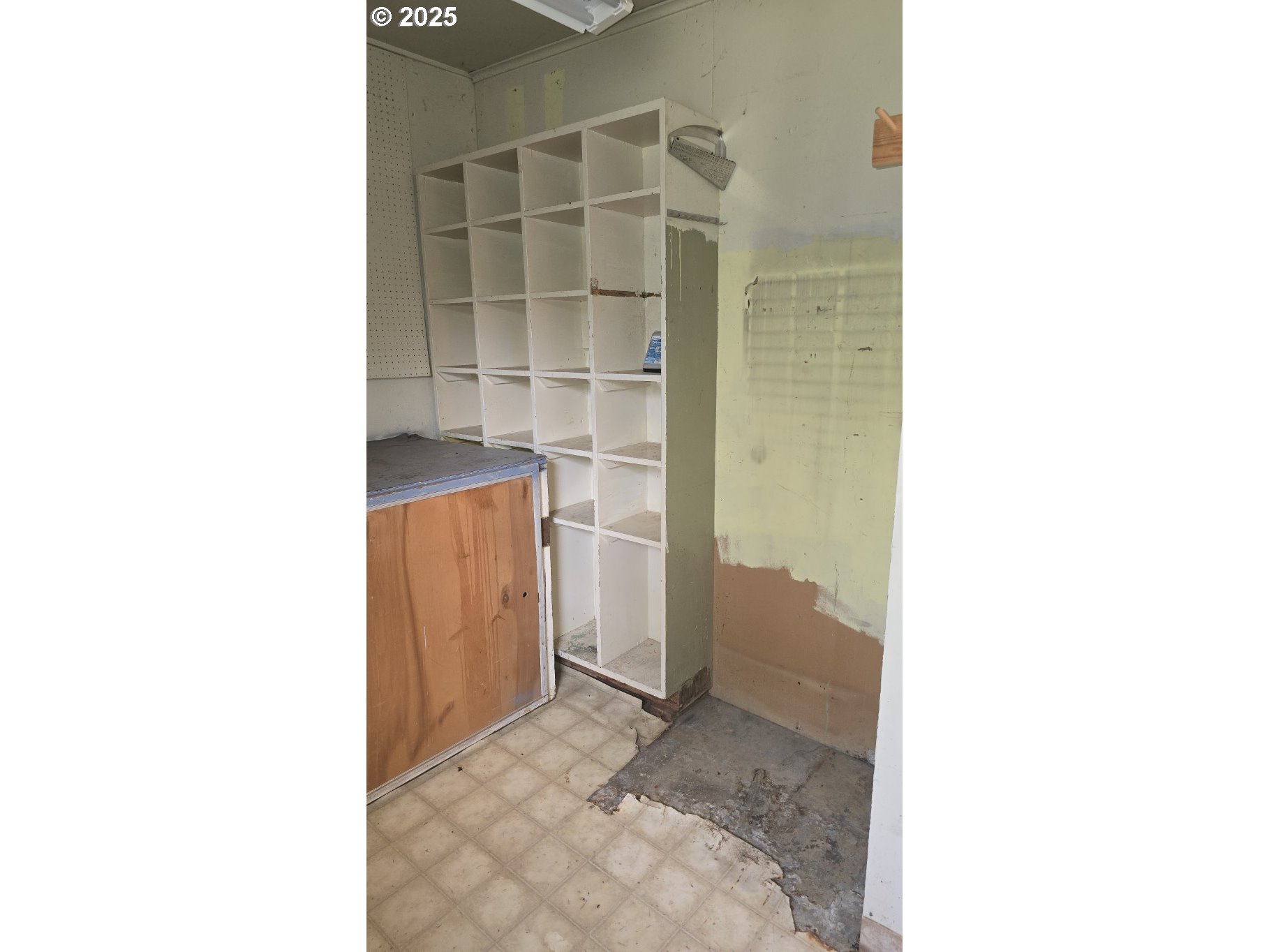 19520 Southwest Kinnaman Road Beaverton, OR 97078 - Photo 33 of 47 a view of a room with walk in closet and bathroom