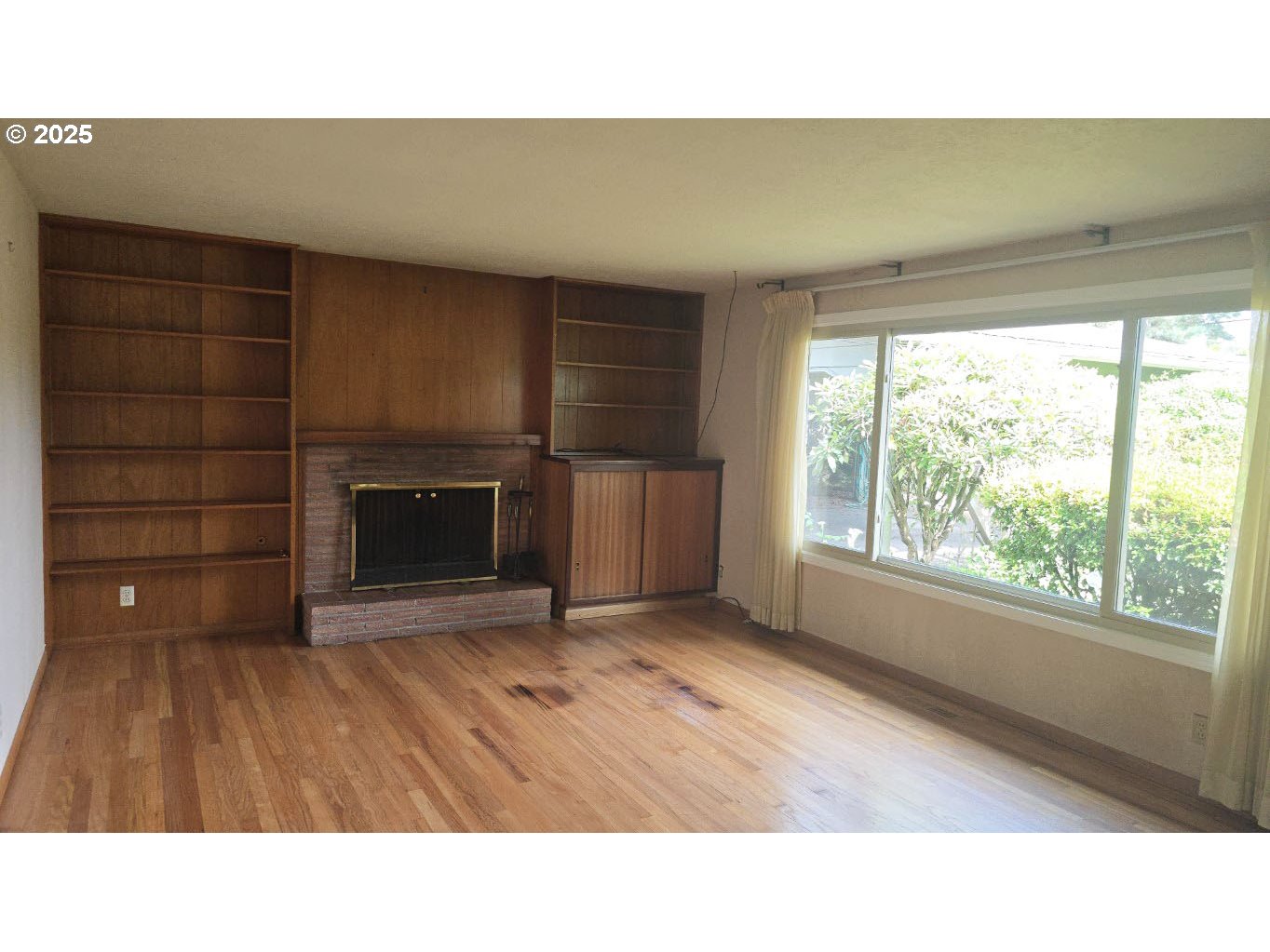 19520 Southwest Kinnaman Road Beaverton, OR 97078 - Photo 6 of 47 a open kitchen with a sink and a fireplace