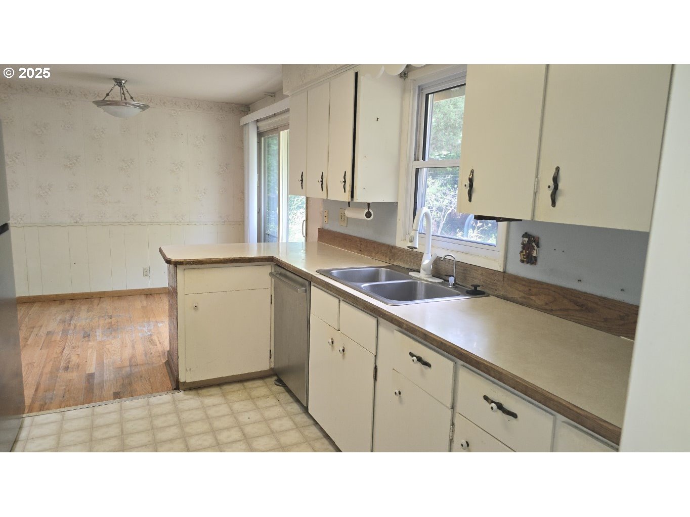 19520 Southwest Kinnaman Road Beaverton, OR 97078 - Photo 8 of 47 a bathroom with a sink and a mirror