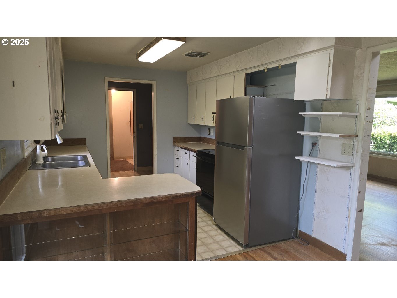 19520 Southwest Kinnaman Road Beaverton, OR 97078 - Photo 10 of 47 a kitchen with a refrigerator and a sink