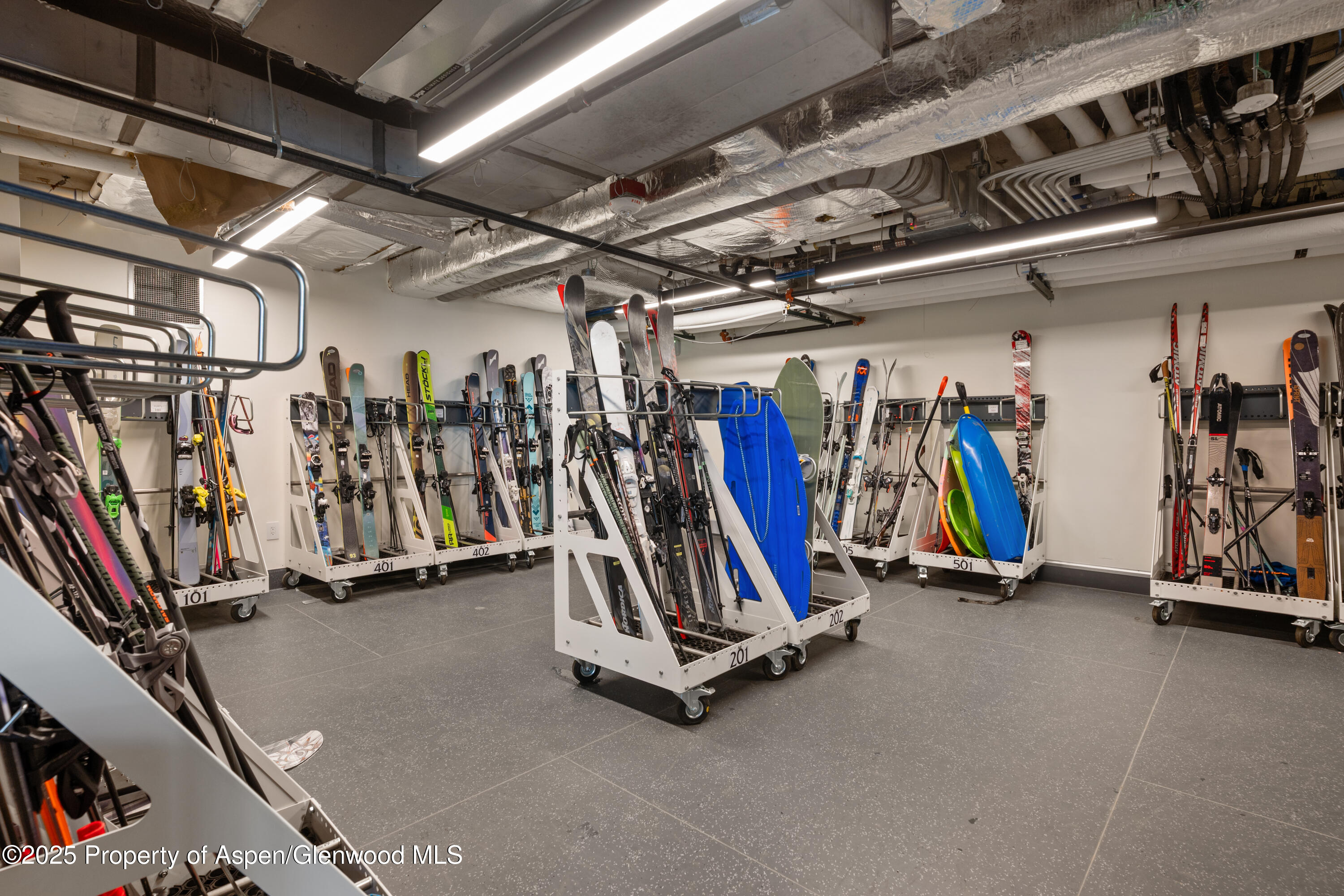 180 Wood Road, Unit 304 Snowmass Village, CO 81615 - Photo 49 of 61 a view of a room with gym equipment