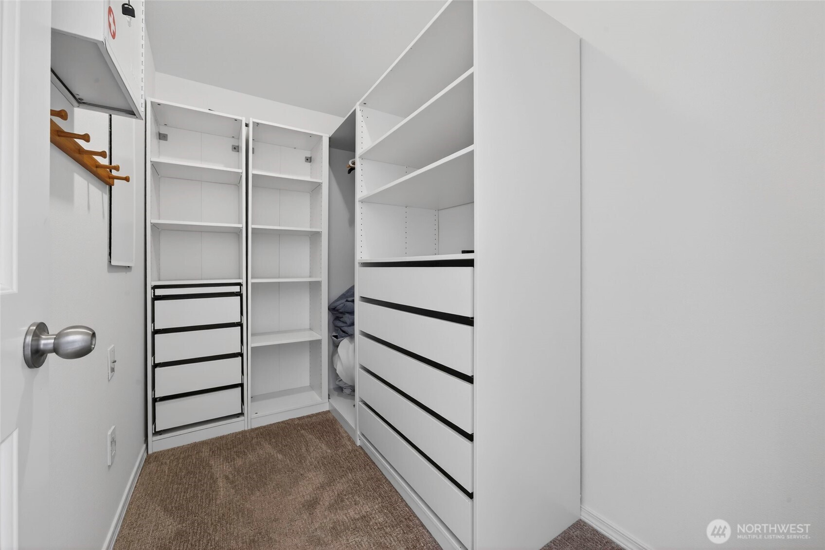 3828 Interlake Avenue North, Unit A Seattle, WA 98103 - Photo 19 of 40