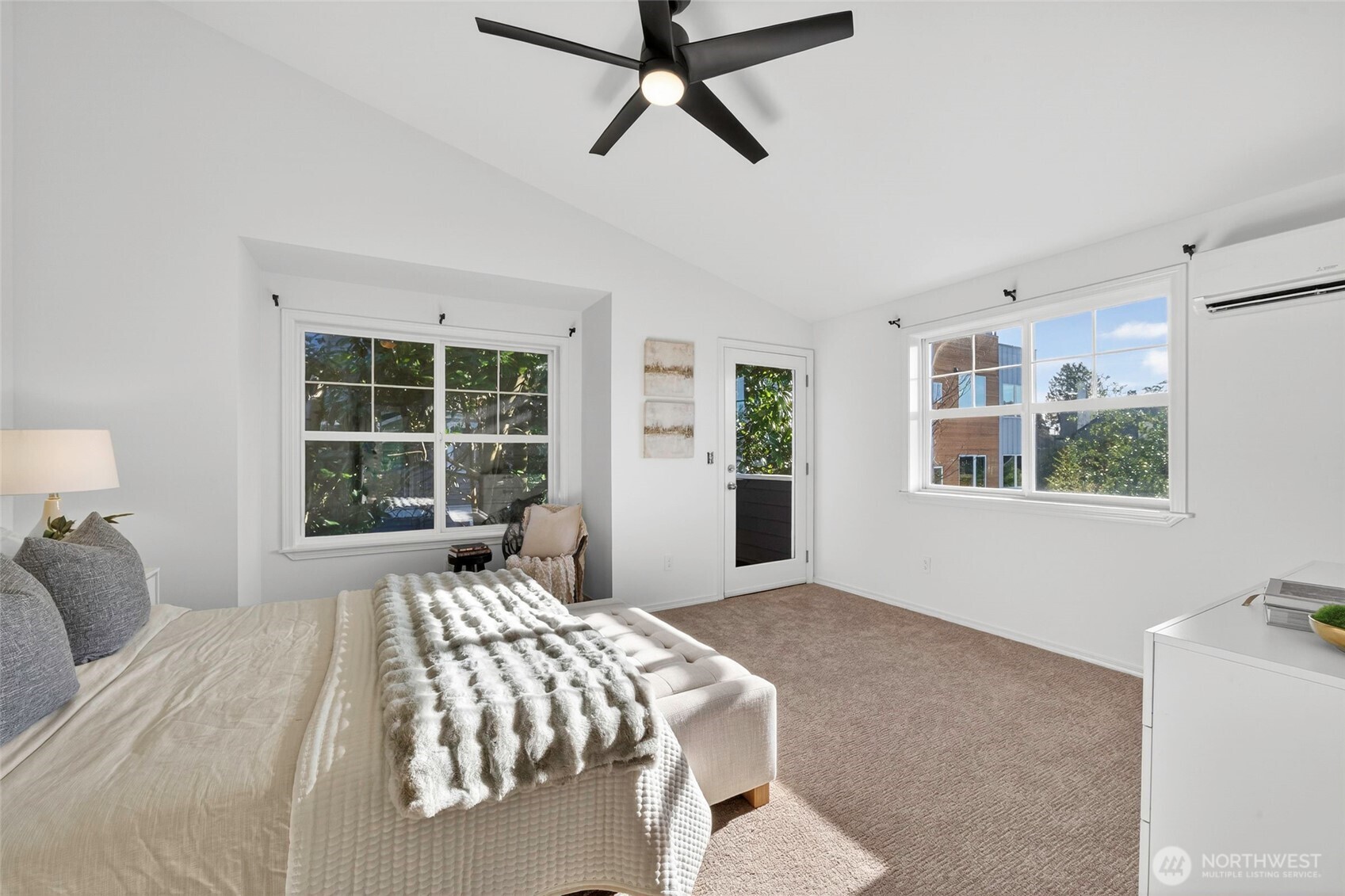 3828 Interlake Avenue North, Unit A Seattle, WA 98103 - Photo 20 of 40