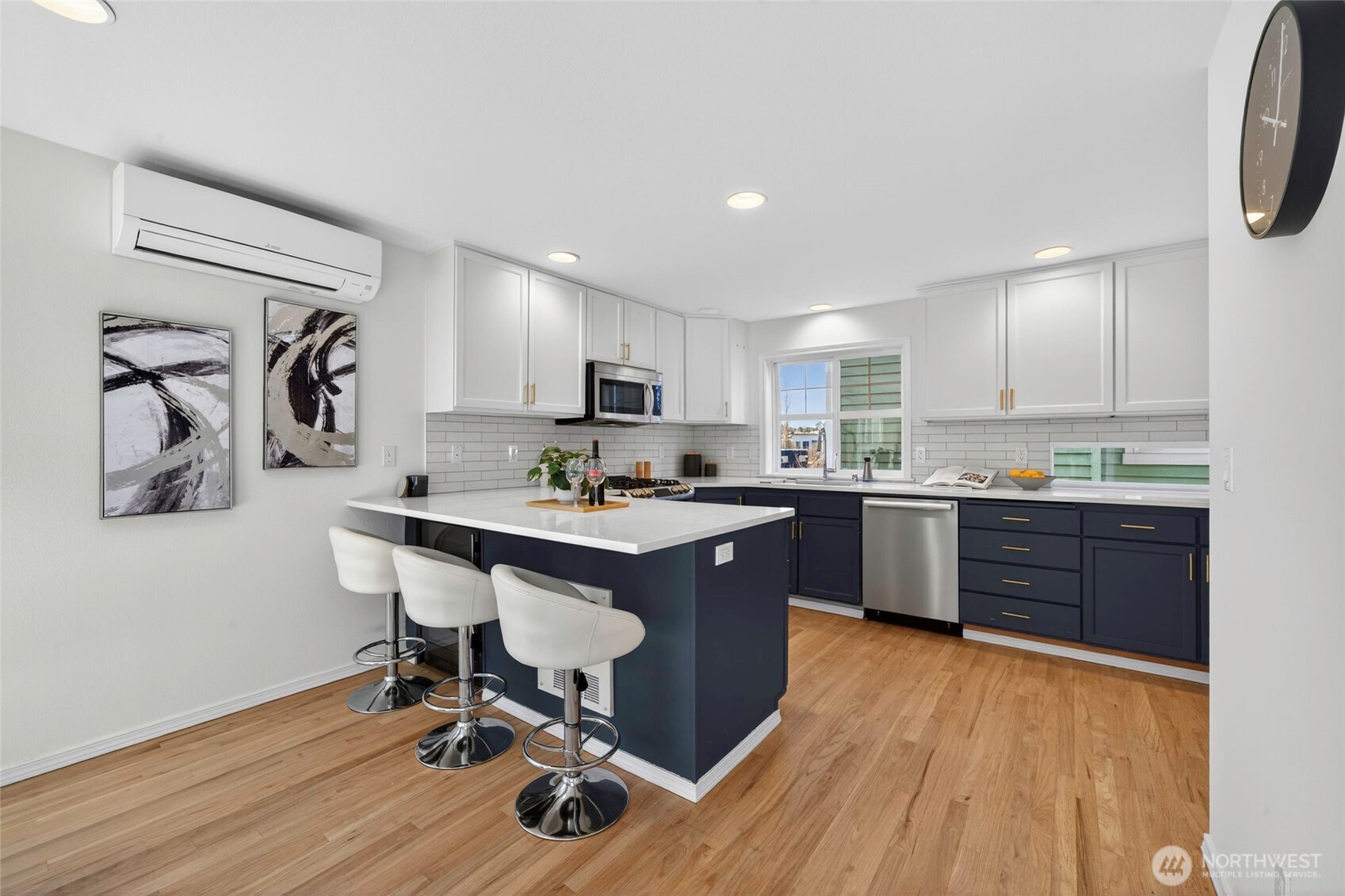 3828 Interlake Avenue North, Unit A Seattle, WA 98103 - Photo 3 of 40