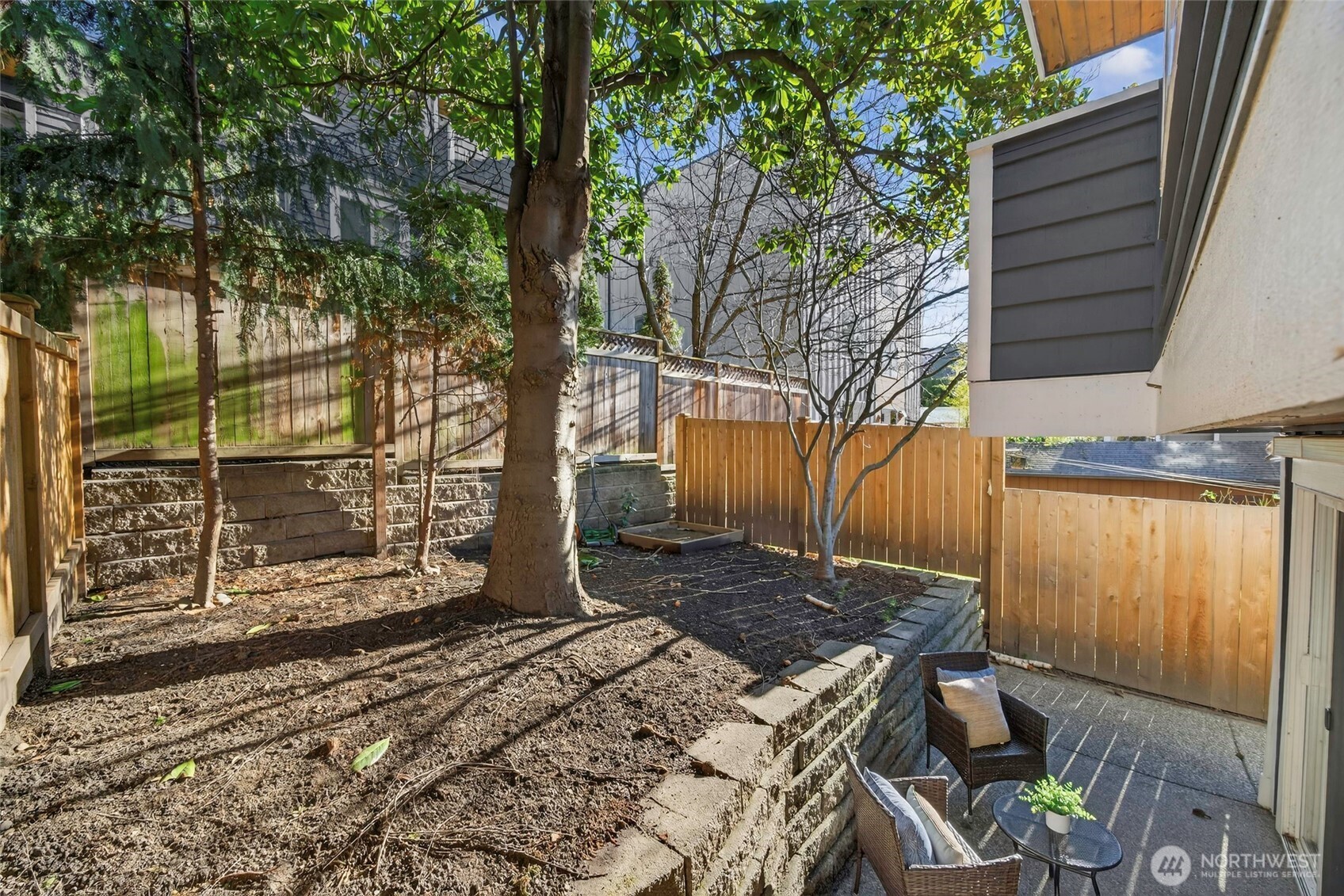 3828 Interlake Avenue North, Unit A Seattle, WA 98103 - Photo 36 of 40