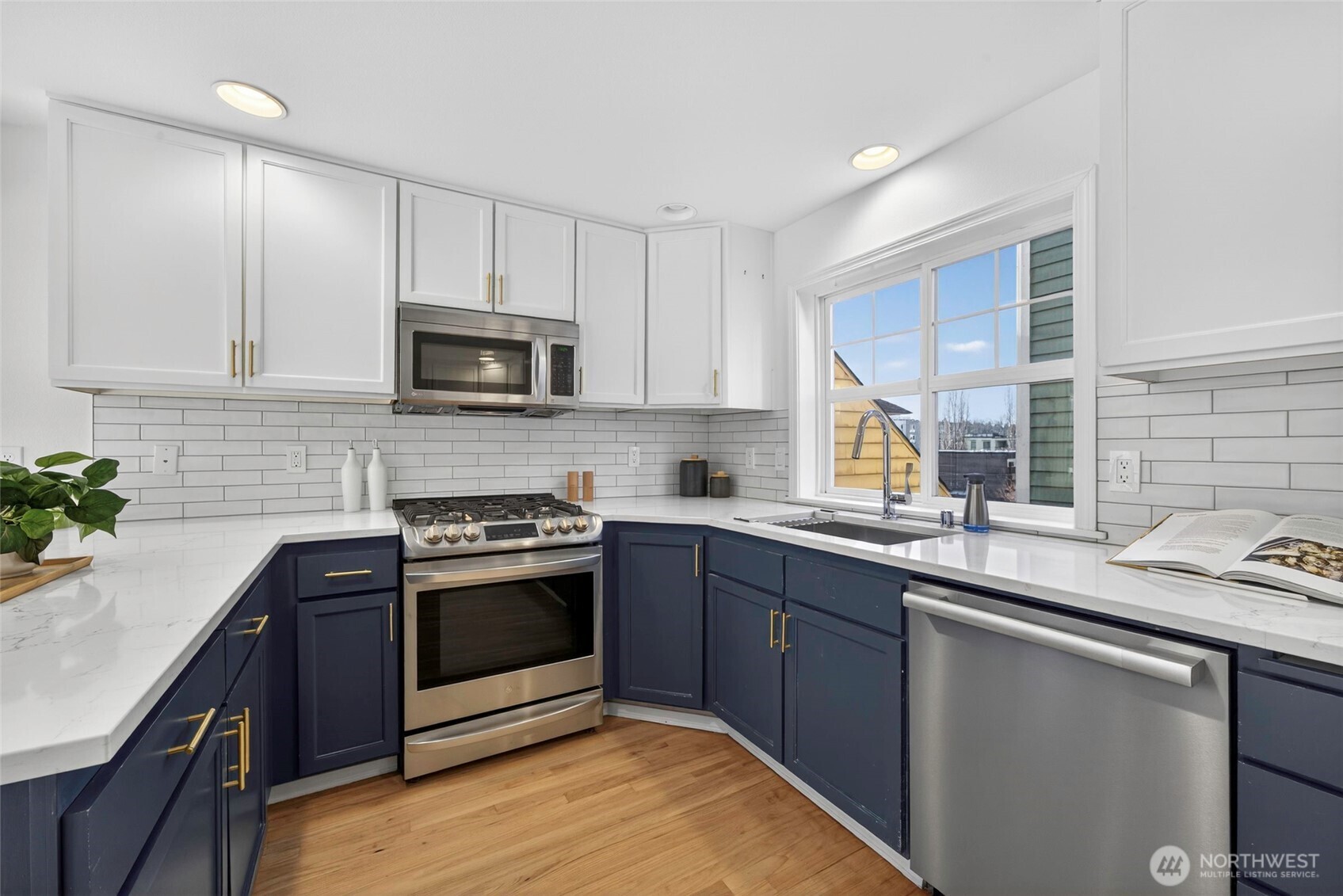 3828 Interlake Avenue North, Unit A Seattle, WA 98103 - Photo 4 of 40