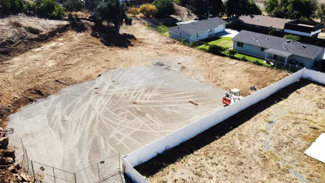 a view of a yard in a yard
