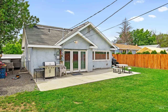 $270,900 | 726 Wyoming Street, Gooding, ID 83330