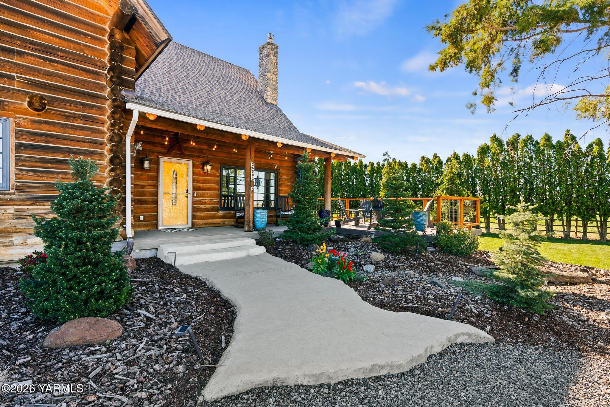 2550 Kays Road Wapato, WA 98951 - Photo 4 of 52 a view of a house with a patio