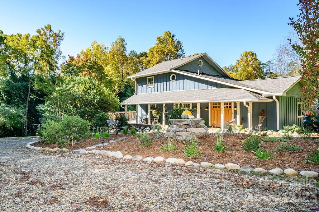 154 Rugby Drive Hendersonville, NC 28791 - Photo 2 of 48 a front view of a house with garden