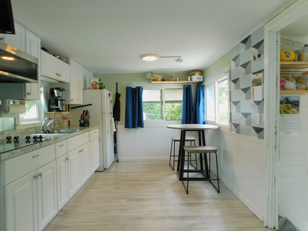 39 Mobile Home Way, Unit 39 Springfield, MA 01119 - Photo 4 of 14 Gallery Image 4