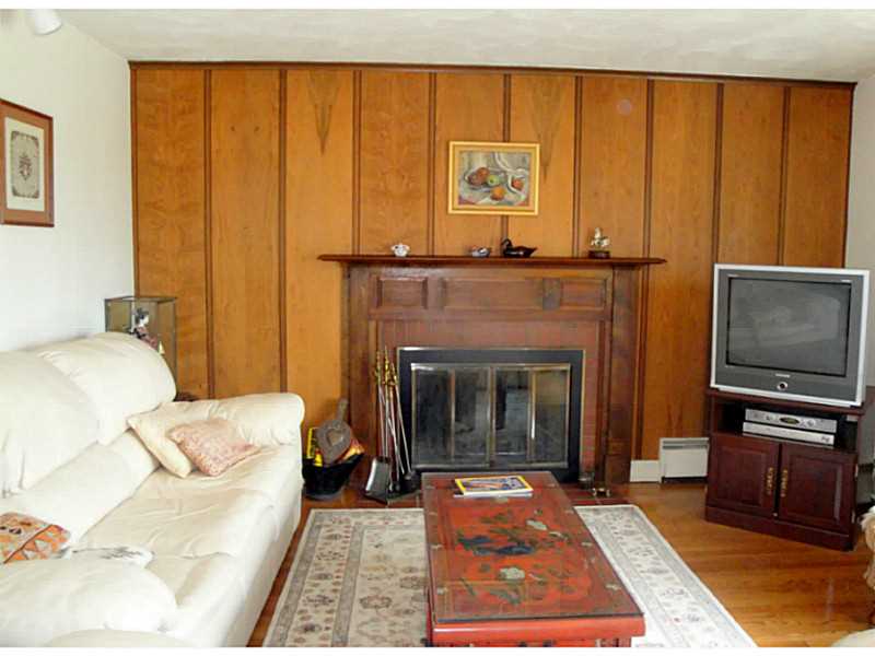 96 Chatham Road Cranston, RI 02920 - Photo 2 of 25 Living Room.