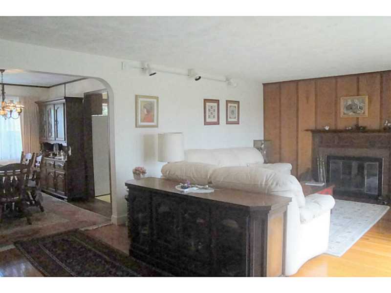96 Chatham Road Cranston, RI 02920 - Photo 3 of 25 Living Room.