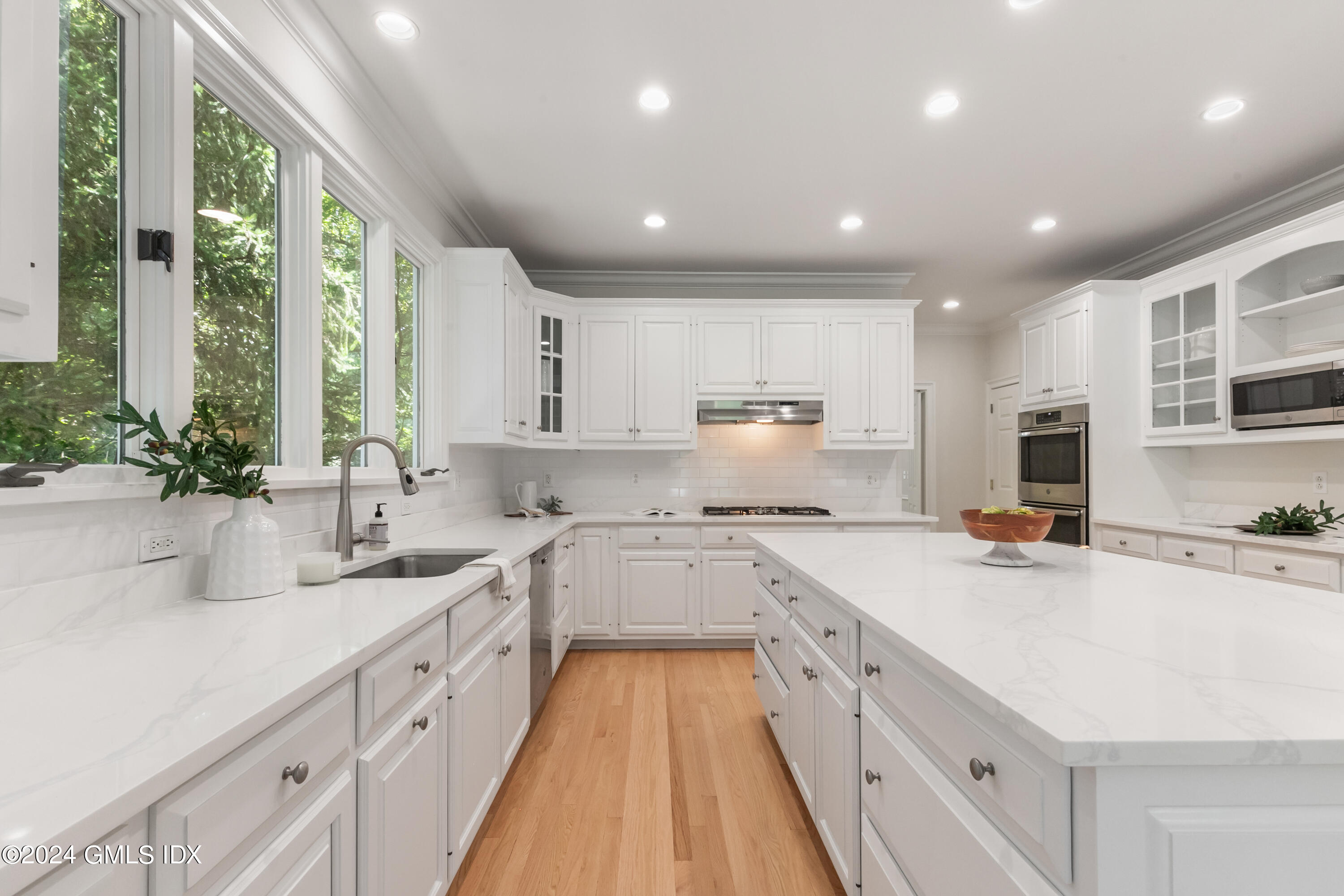 107 Summit Road Riverside, CT 06878 - Photo 17 of 47 015