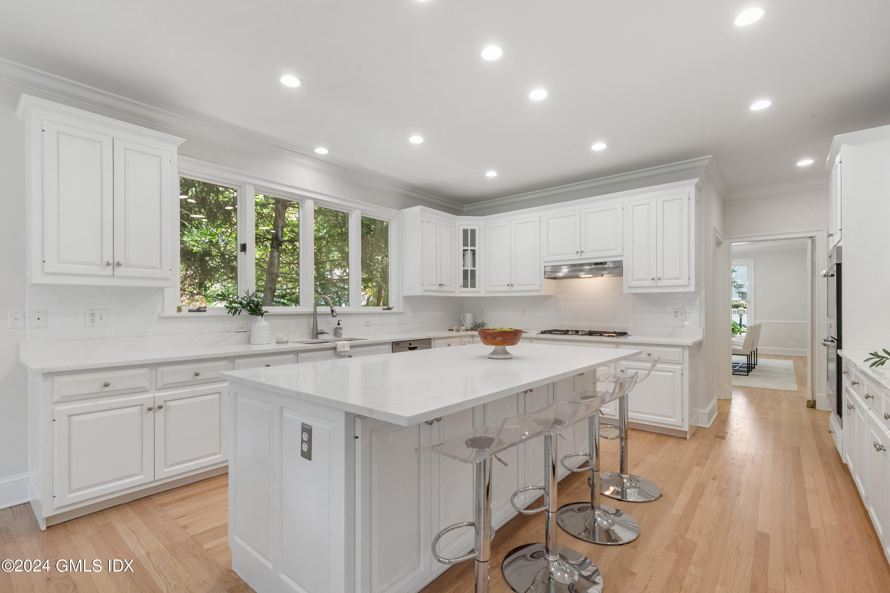 107 Summit Road Riverside, CT 06878 - Photo 18 of 47 016