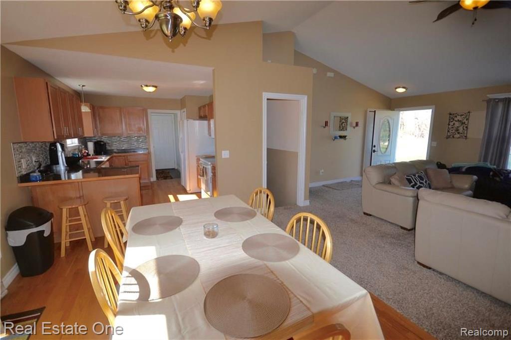 10260 Byron Road Howell, MI 48855 - Photo 5 of 20