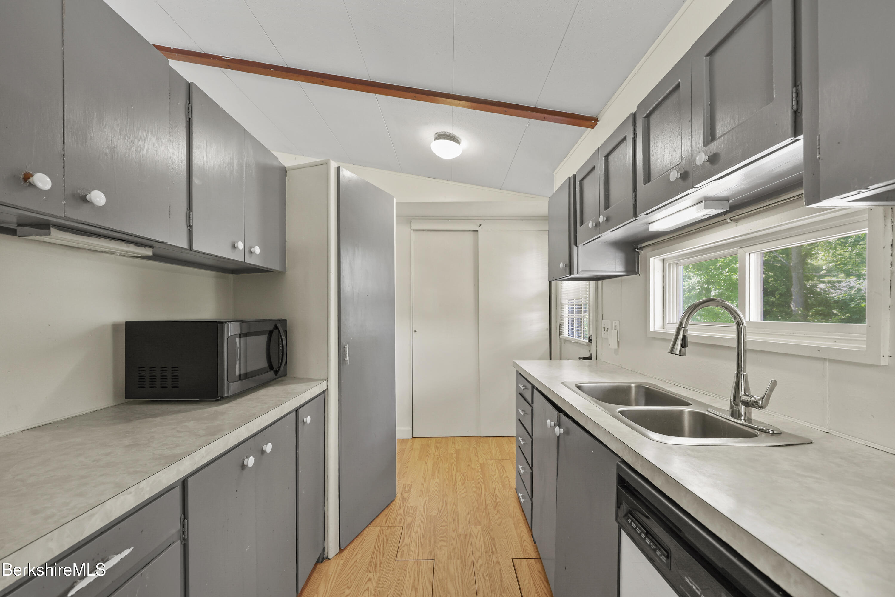20 Overlook Terrace Adams, MA 01220 - Photo 10 of 32 Kitchen