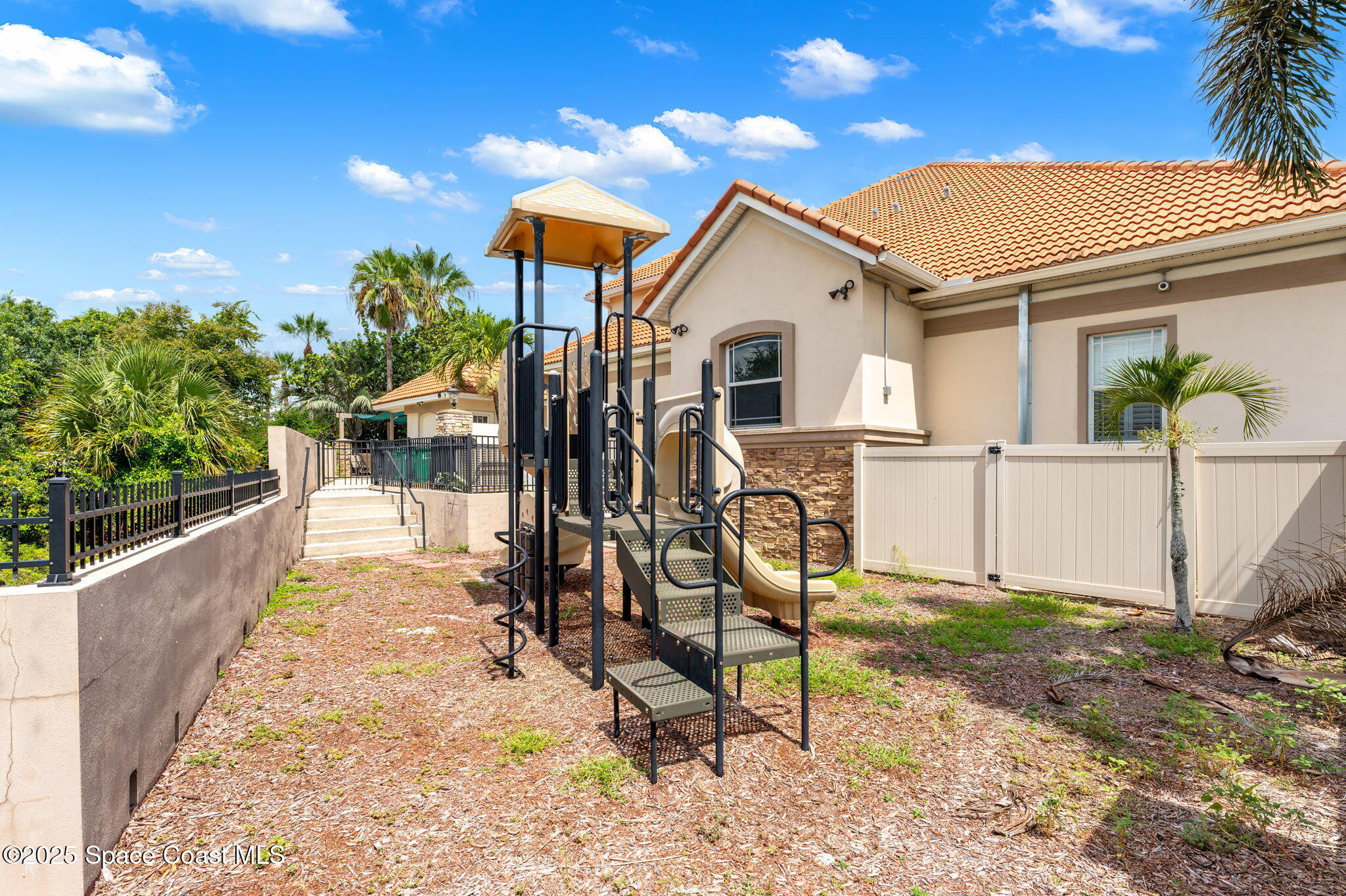 1810 Noel Place, Unit 107 Melbourne, FL 32935 - Photo 58 of 59 a view of a house with backyard and sitting area