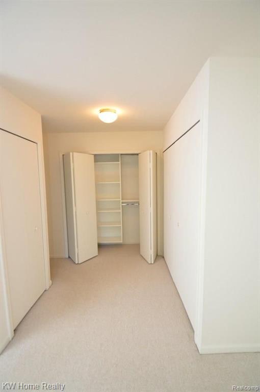29656 Middlebelt Road, Unit 2402 Farmington Hills, MI 48334 - Photo 23 of 36