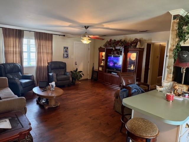 1525 Mansfield Road Reno, TX 75462 - Photo 12 of 34 a room with furniture and a flat screen tv