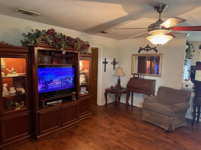 1525 Mansfield Road Reno, TX 75462 - Photo 14 of 34 a living room with furniture and a flat screen tv