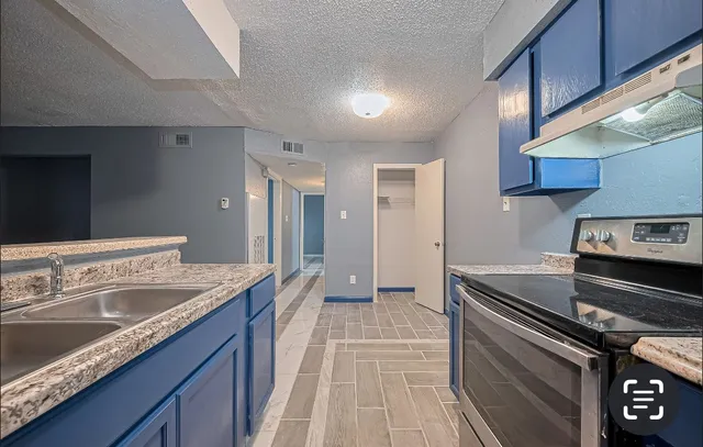 $1,000 | 12615 Brookglade Circle, Unit 403, Houston, TX 77099