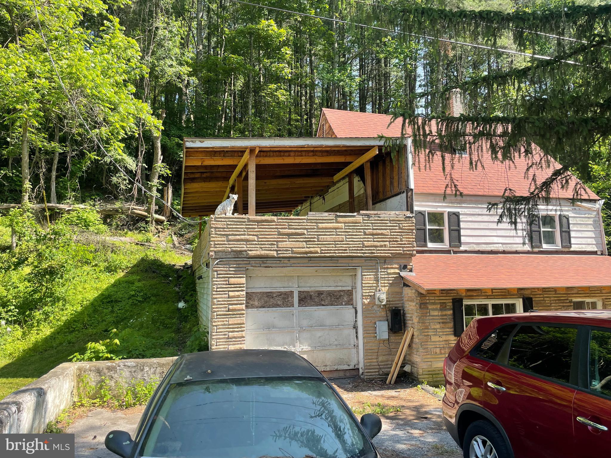 14602 Michael Road Northeast Cumberland, MD 21502 - Photo 4 of 20 a front view of a house with a garden