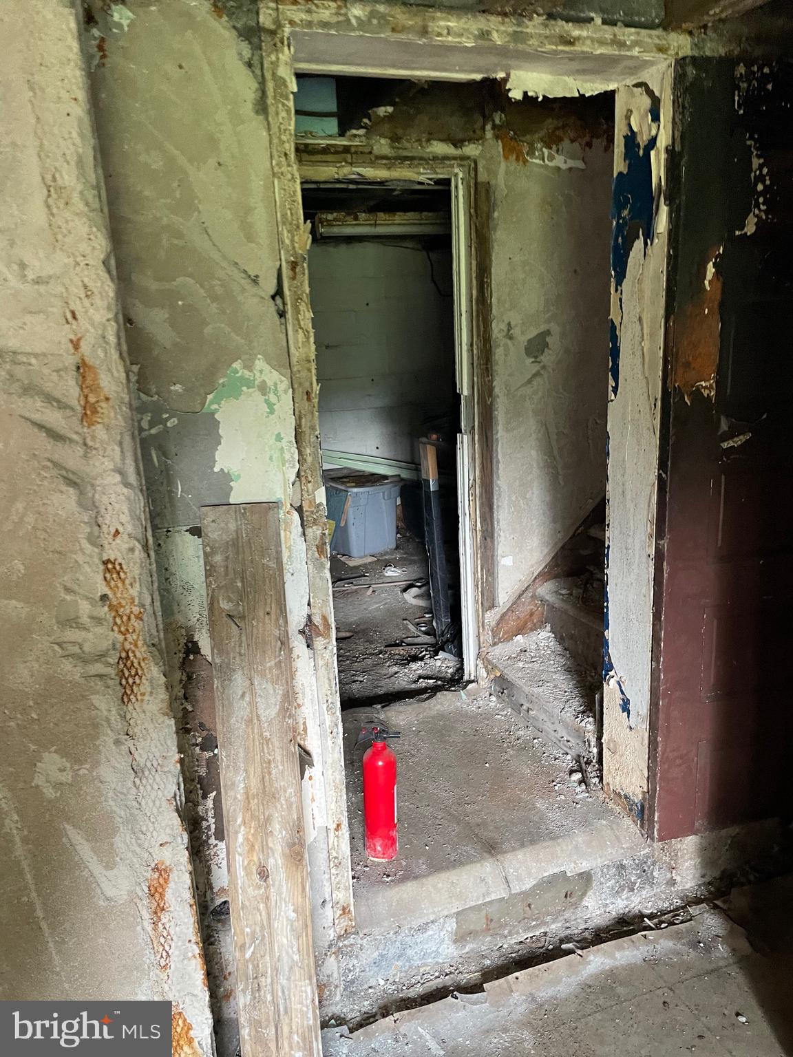 14602 Michael Road Northeast Cumberland, MD 21502 - Photo 10 of 20 a utility room with dryer and washer