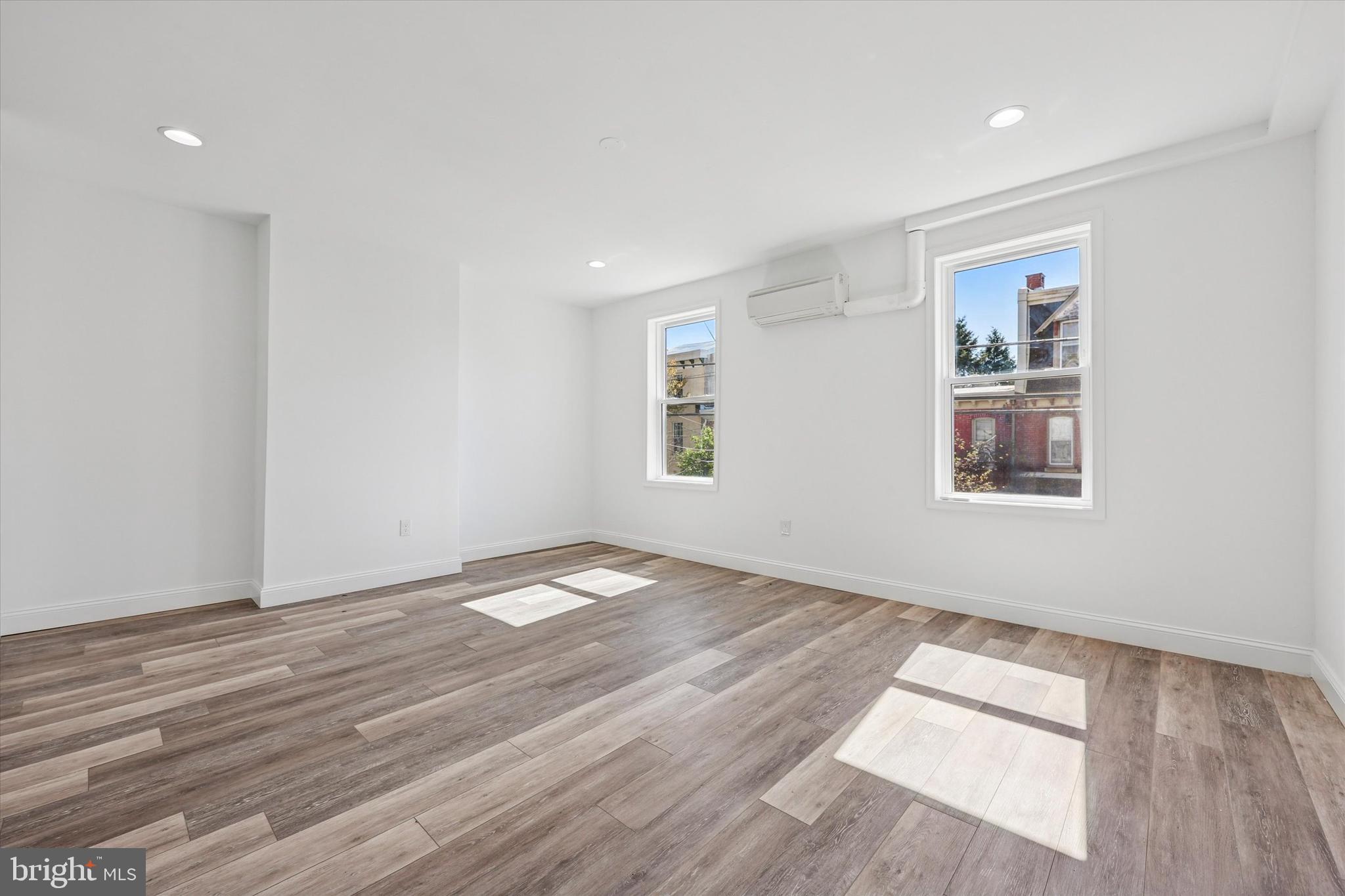 3847 Terrace Street Philadelphia, PA 19128 - Photo 16 of 27 2nd Floor Apt - Living Area