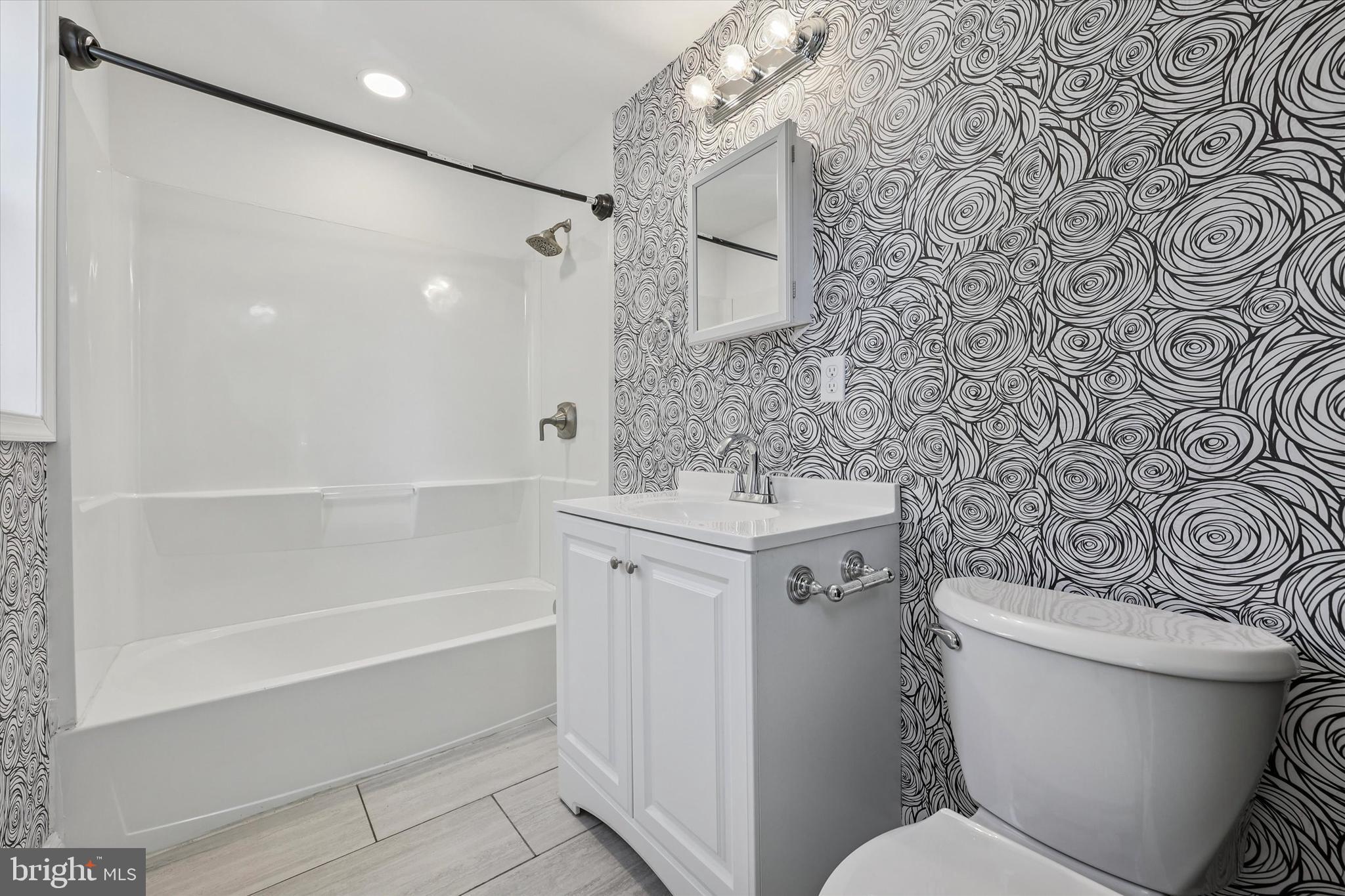 3847 Terrace Street Philadelphia, PA 19128 - Photo 19 of 27 2nd Floor Apt - Full Bathroom