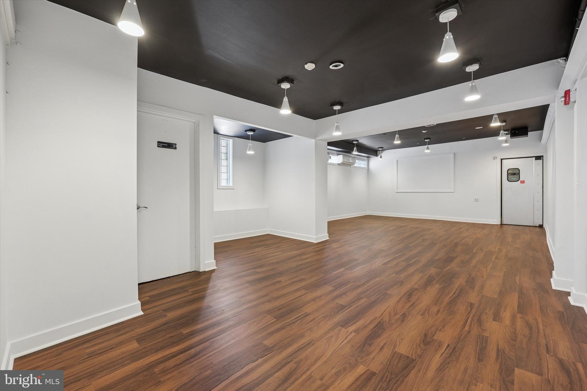 3847 Terrace Street Philadelphia, PA 19128 - Photo 7 of 27 Restaurant Seating Area