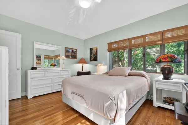 $1,260,000 | 381 South Lake Drive, Unit 16, Palm Beach, FL 33480