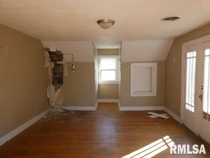 898 West North Street Decatur, IL 62522 - Photo 17 of 27