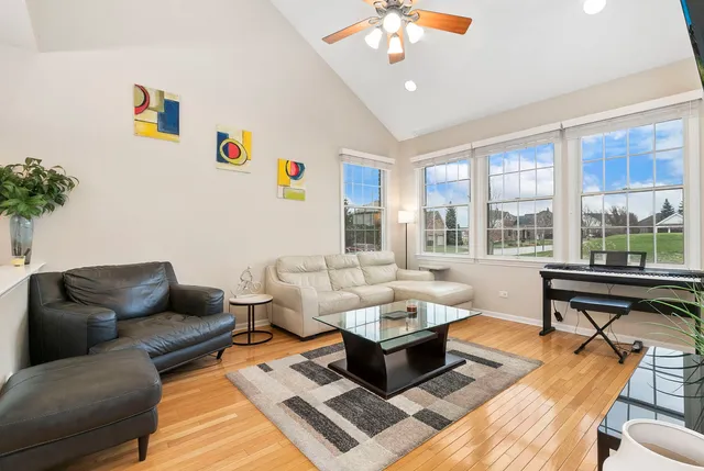 $675,000 | 1 Open Parkway North, Hawthorn Woods, IL 60047