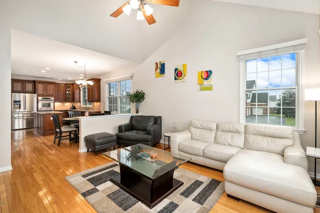 $675,000 | 1 Open Parkway North, Hawthorn Woods, IL 60047