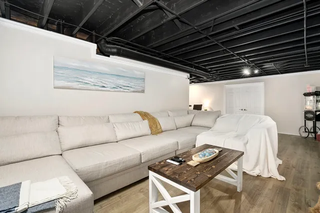 $675,000 | 1 Open Parkway North, Hawthorn Woods, IL 60047