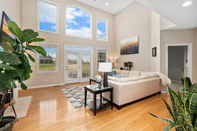 $675,000 | 1 Open Parkway North, Hawthorn Woods, IL 60047