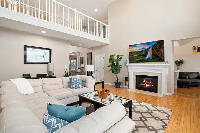 $675,000 | 1 Open Parkway North, Hawthorn Woods, IL 60047