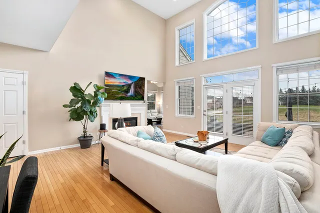 $675,000 | 1 Open Parkway North, Hawthorn Woods, IL 60047