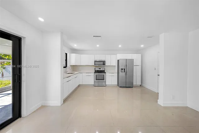 $3,500 | 2318 Scott Street, Hollywood, FL 33020