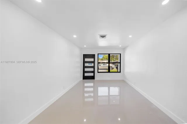 $3,500 | 2318 Scott Street, Hollywood, FL 33020