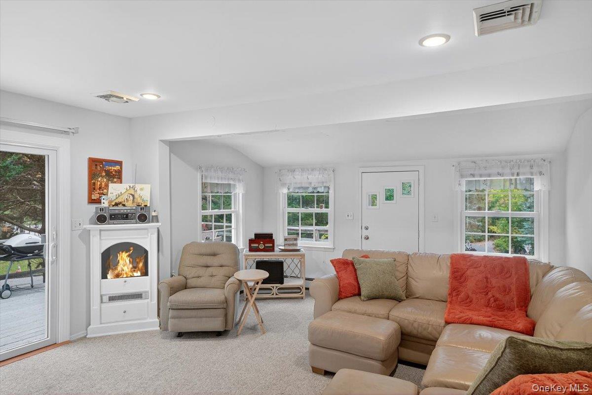3748 Noyack Road Sag Harbor, NY 11963 - Photo 4 of 17