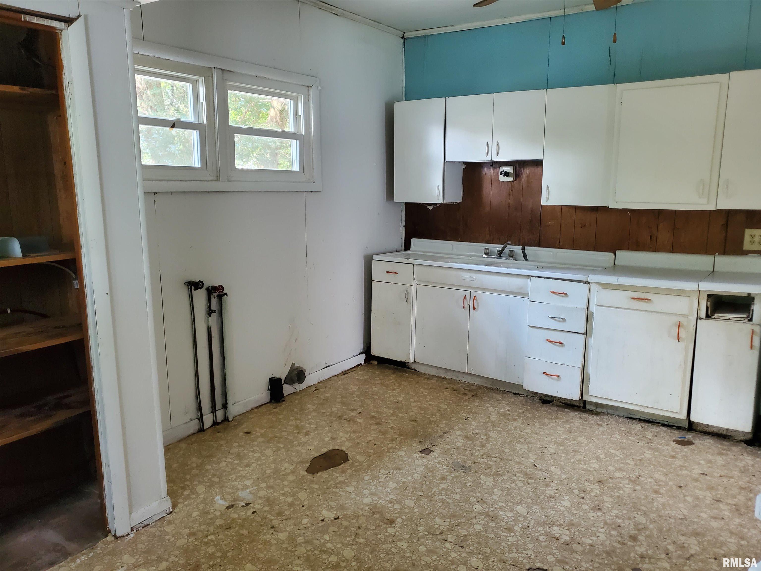 408 South State Street Christopher, IL 62822 - Photo 7 of 21