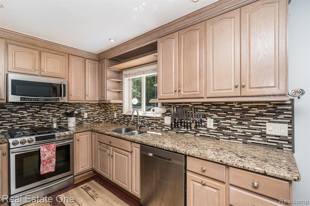 3450 Vardon Drive Rochester Hills, MI 48307 - Photo 5 of 34