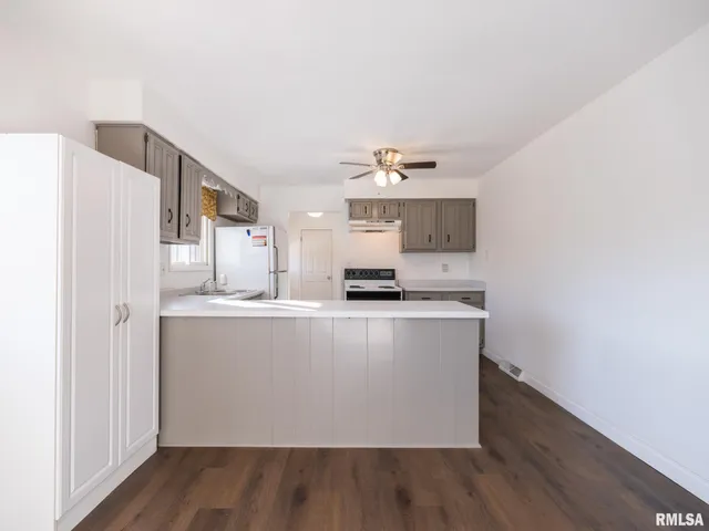 $279,900 | 13462 North Lakewood Drive, Dunlap, IL 61525