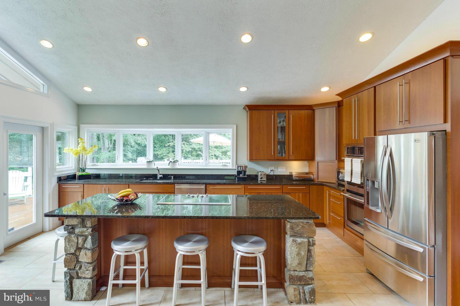 7801 Brickyard Road Potomac, MD 20854 - Photo 11 of 25 Kitchen