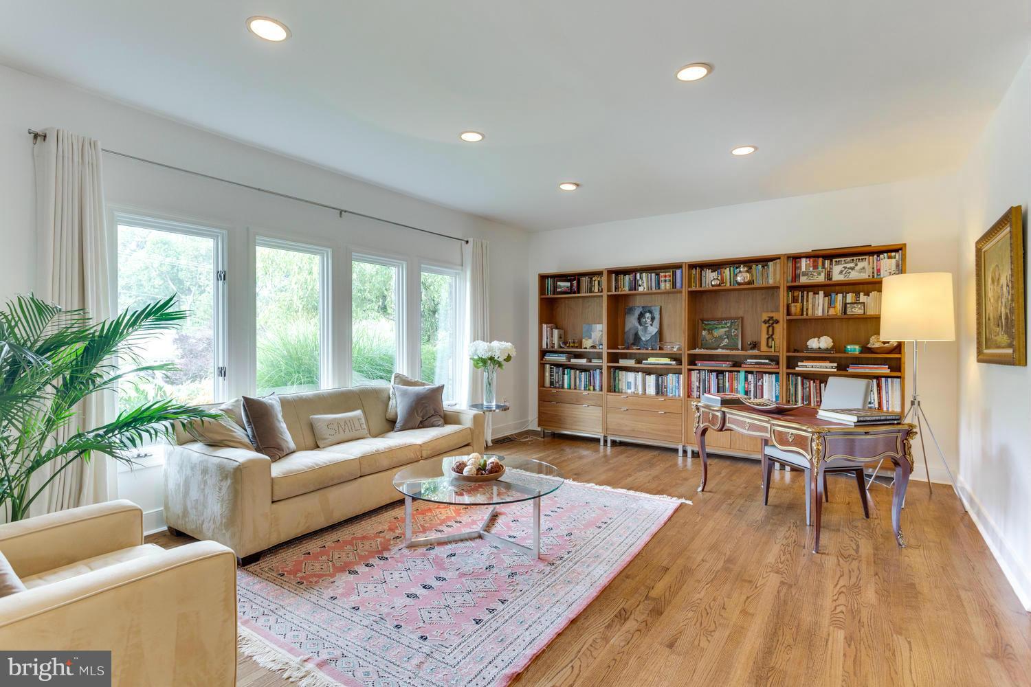 7801 Brickyard Road Potomac, MD 20854 - Photo 12 of 25 Living Room
