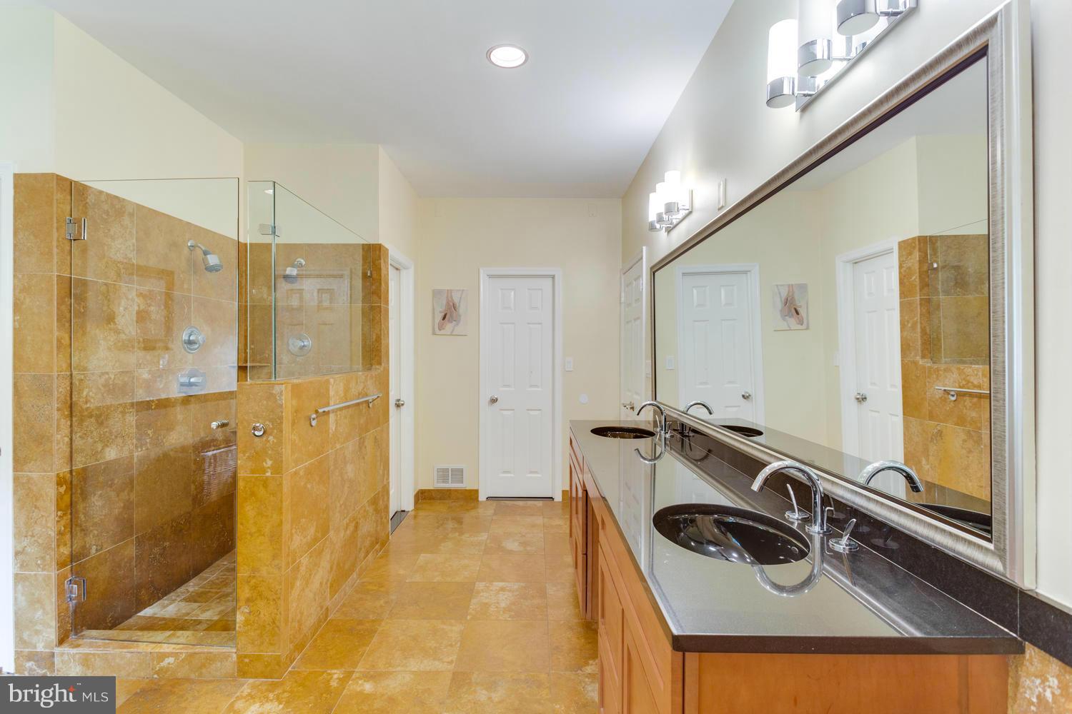 7801 Brickyard Road Potomac, MD 20854 - Photo 20 of 25 Bath (Master)