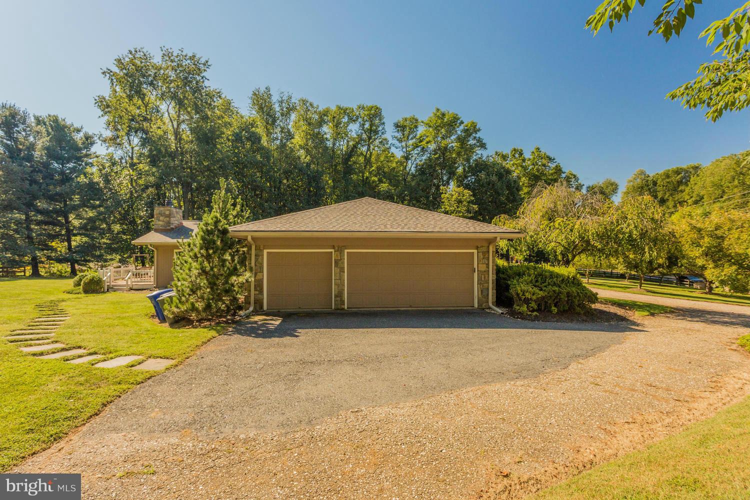 7801 Brickyard Road Potomac, MD 20854 - Photo 25 of 25 Garage