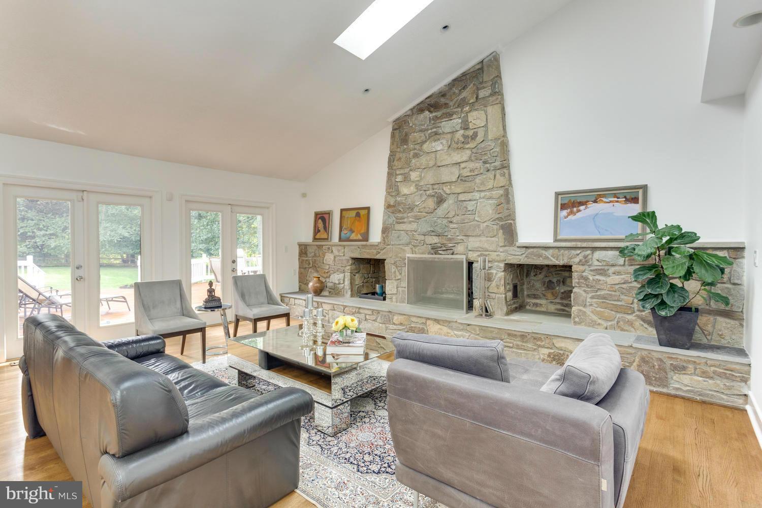 7801 Brickyard Road Potomac, MD 20854 - Photo 4 of 25 Great Room